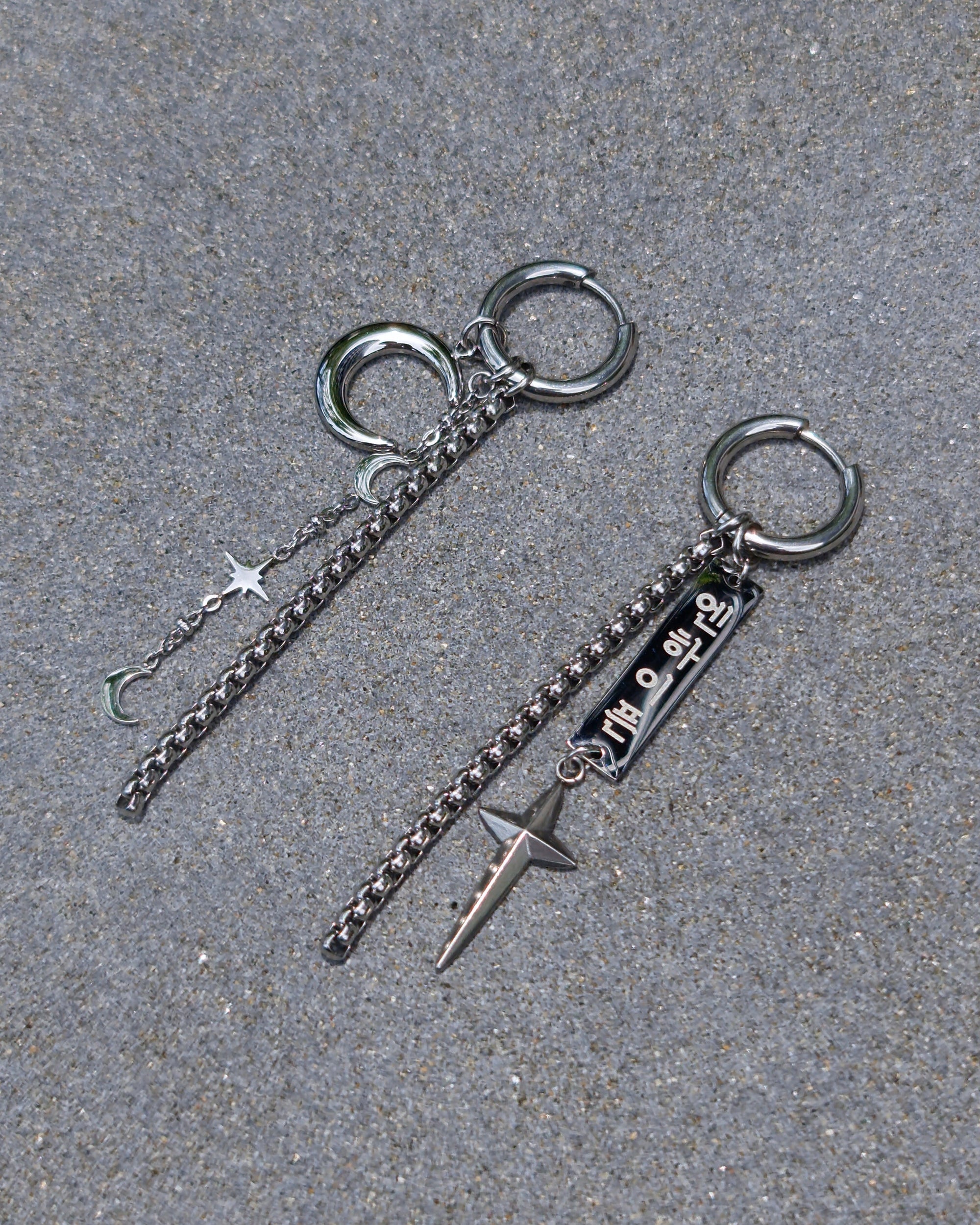 Enhypen Mismatched Moon and Star Earrings - Nikaneko