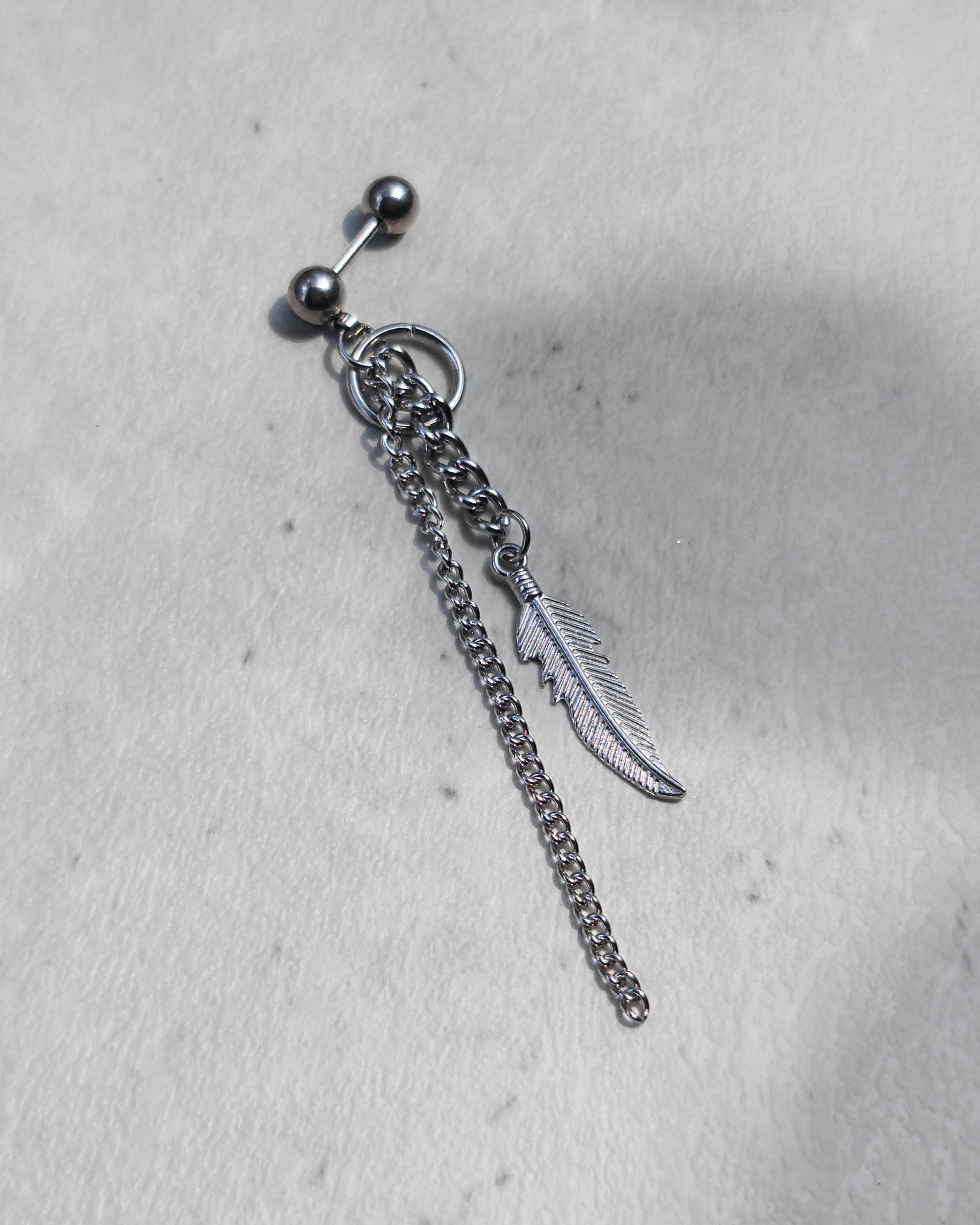 Feather and Chain Earring - Nikaneko
