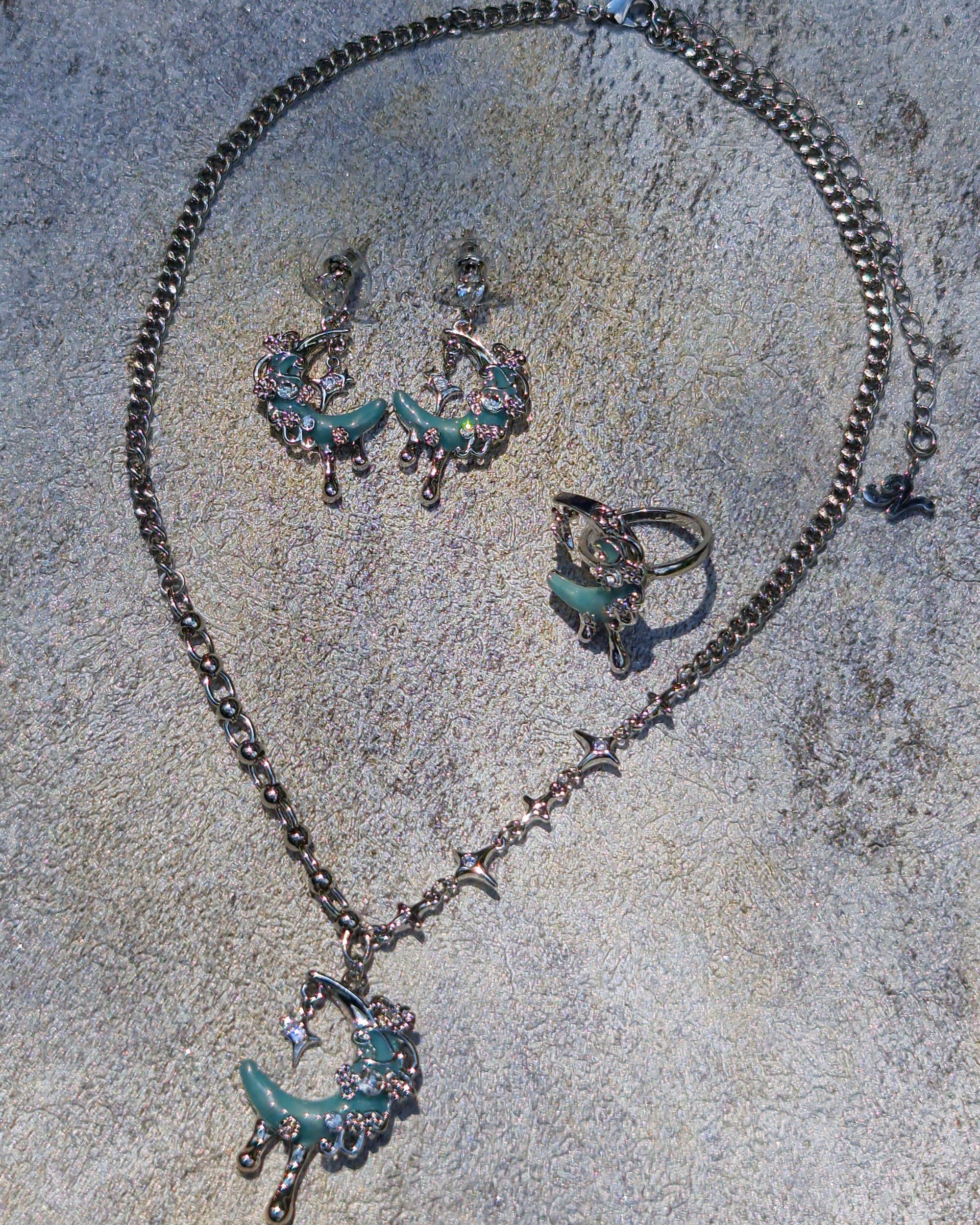 Serenity Moon Necklace - Nikaneko