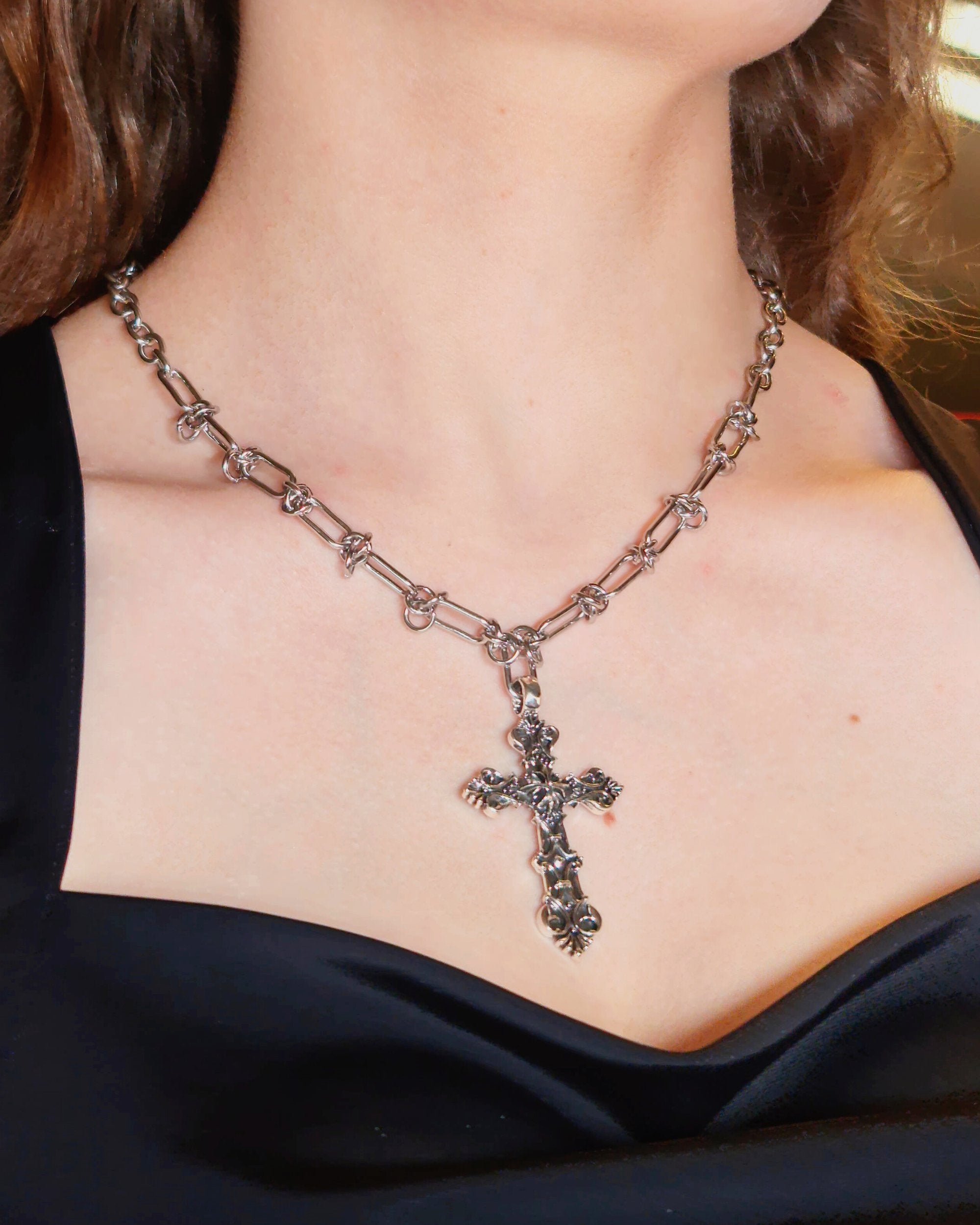 Ornamental Cross Necklace - Nikaneko